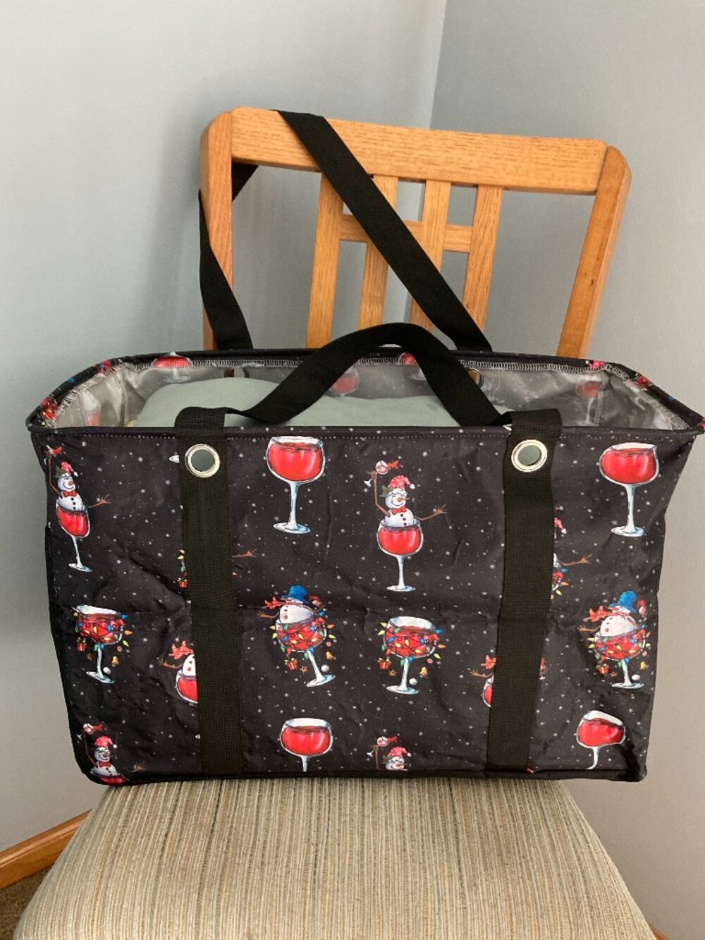 NWOT Large Utility Tote - Collapsible - Holiday Theme - Snowman Wine Glasses